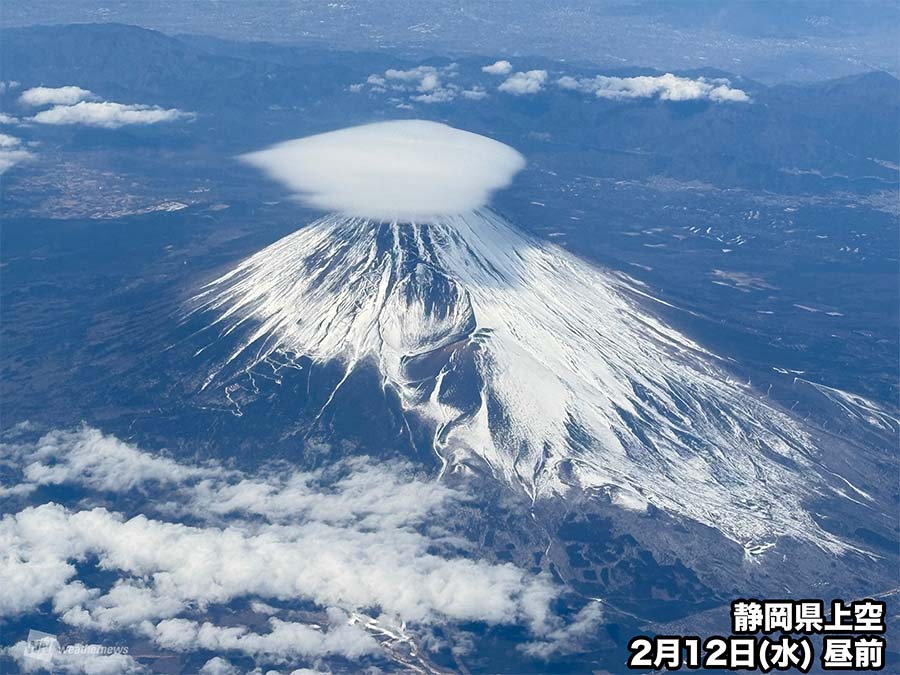 富士山周辺に笠雲やつるし雲が出現 天気が下り坂に向かう予兆