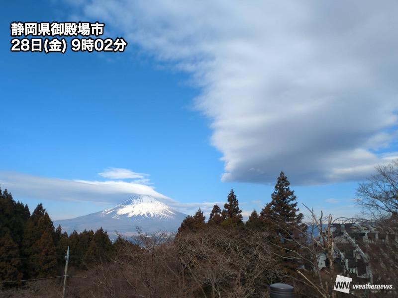 富士山頂の雲 TAKASHI | 🗻 富士山は高いので暑い雲でも山頂が雲の上に