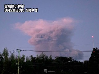 霧島山・新燃岳で半月ぶりに強めの噴火 噴煙が火口縁上5500mまで上がる