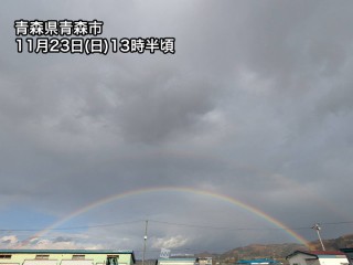 東北の日本海側で虹 雨雲の隙間に入って出現 - ウェザーニュース