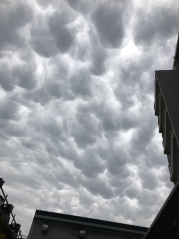 見たことない雲です...
