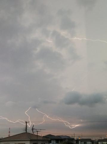 昨夜は広範囲で激しい雷雨に 注目の空の写真 ウェザーニュース