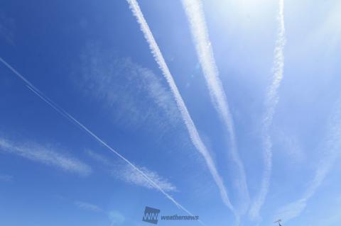 西日本の空に飛行機雲出現 注目の空の写真 ウェザーニュース