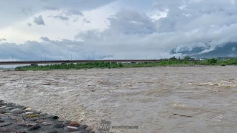 釜無川増水していま...