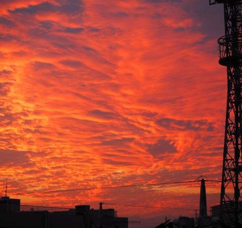 賑やかな秋空から燃えるような空へ 注目の空の写真 ウェザーニュース