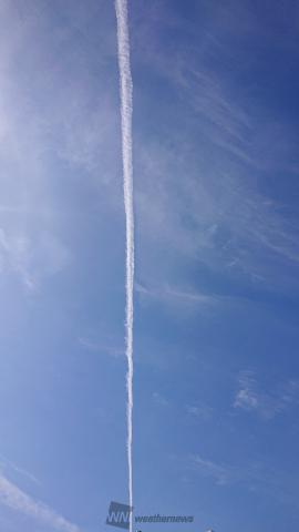長～くのびる飛行機雲 注目の空の写真 ウェザーニュース