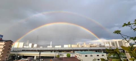 大阪で二重の虹が出現 近畿は霰や雷に注意 注目の空の写真 ウェザー