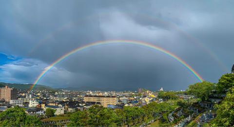 大阪で二重の虹が出現 近畿は霰や雷に注意 注目の空の写真 ウェザー
