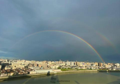 大きな虹の架け橋 注目の空の写真 ウェザーニュース