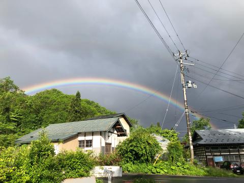 西の空に朝虹 注目の空の写真 ウェザーニュース