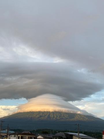富士山頂の雲 🌅🗻 【富士山頂からのご来光】 撮影日：7月30日4時45分頃 撮影