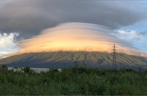 富士山に大きな雲 注目の空の写真 ウェザーニュース