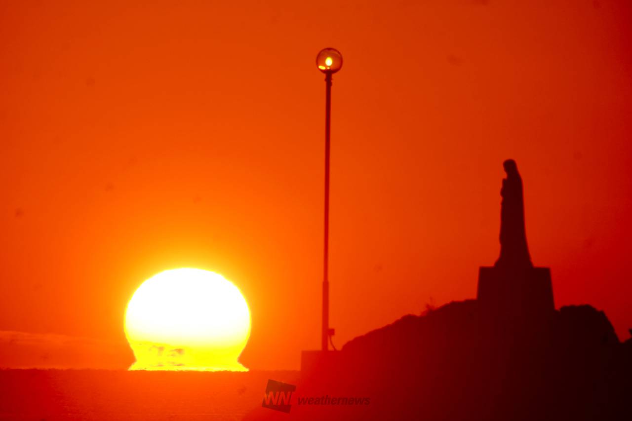 夕焼けタイムにだるま夕日も 注目の空の写真 ウェザーニュース