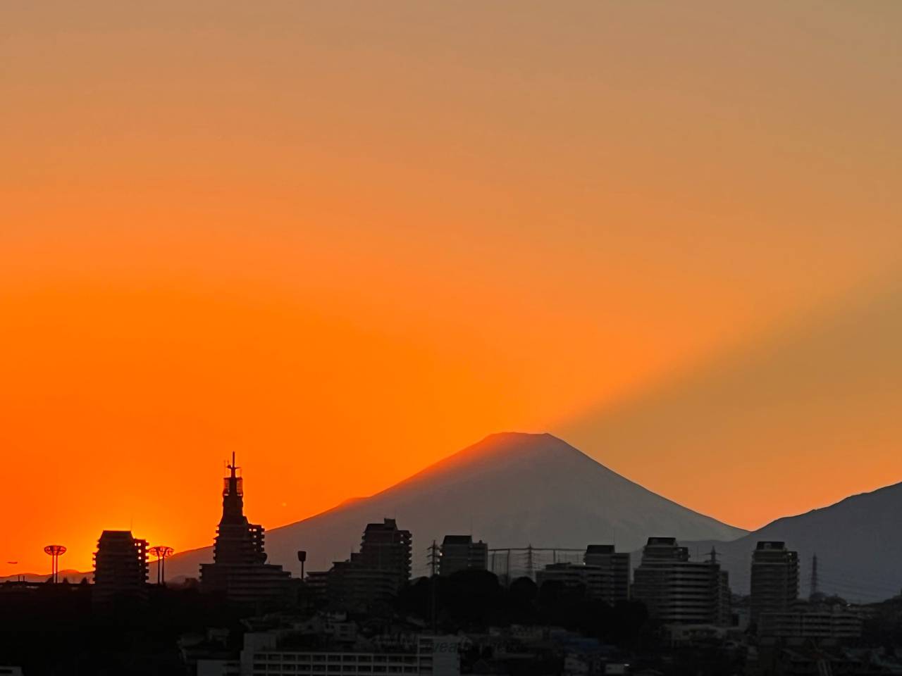 大きめサイズの写真11枚　富士山の夕焼けと夜景など caOFZlQj_VL133_r01.jpg
