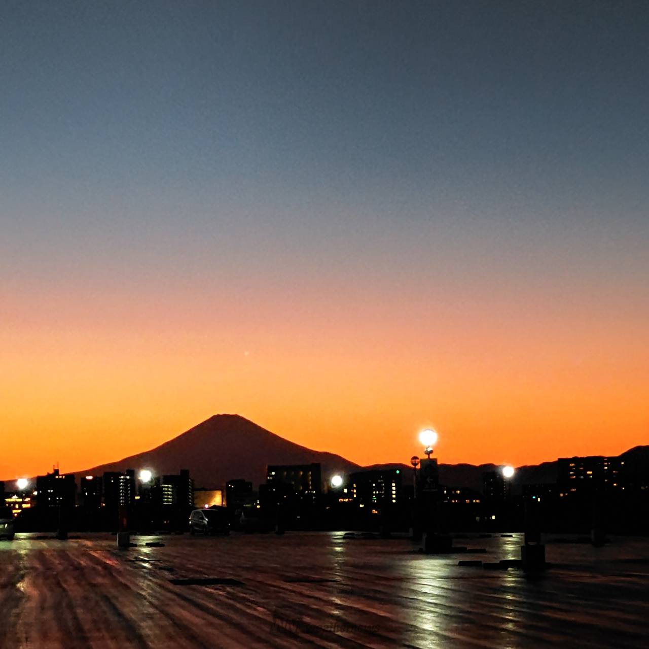 赤い夕焼け×富士山 注目の空の写真 ウェザーニュース
