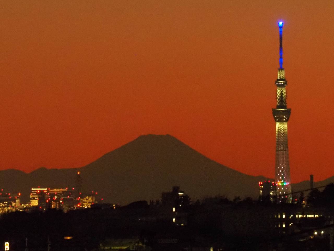 赤い夕焼け×富士山 注目の空の写真 ウェザーニュース