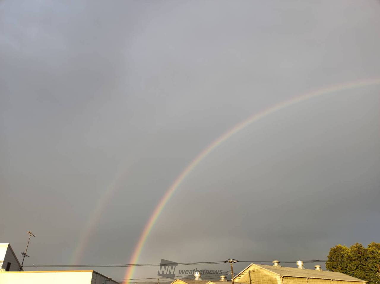 夕暮れ時に虹が出現 注目の空の写真 ウェザーニュース