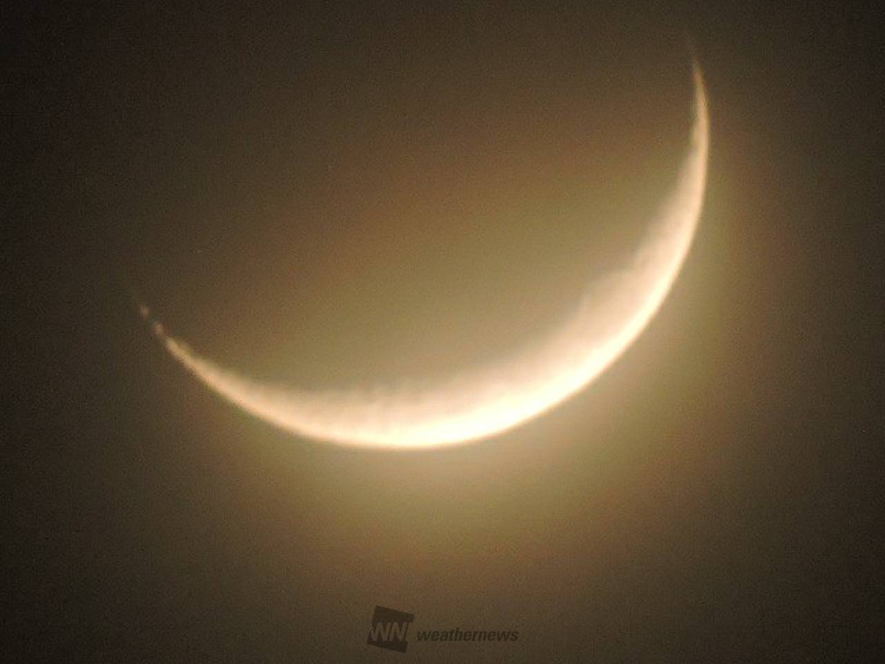 夜空に輝く細いお月さま 注目の空の写真 ウェザーニュース