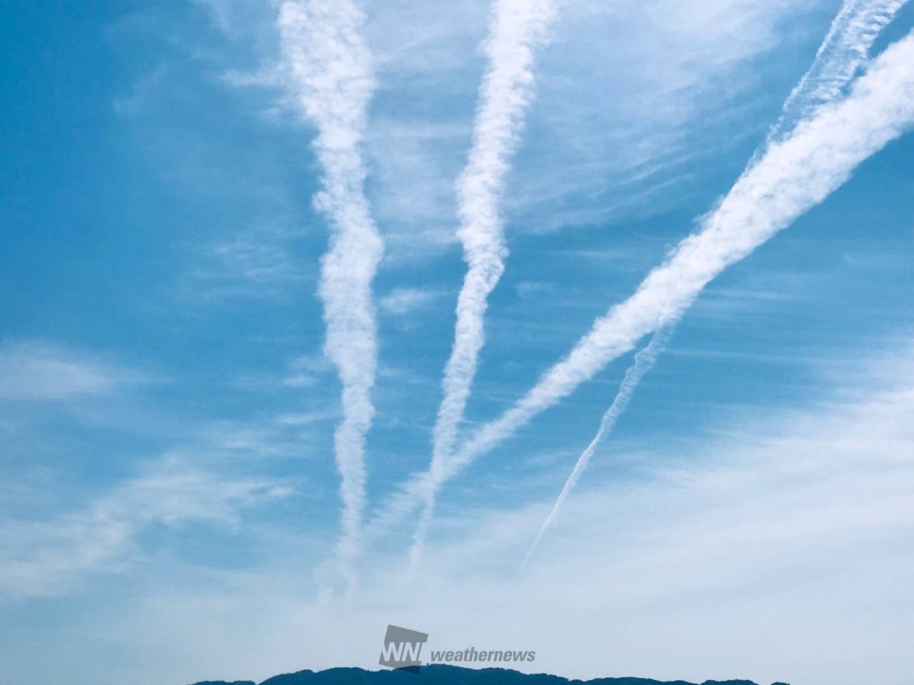 まっすーーぐ伸びる雲 注目の空の写真 ウェザーニュース