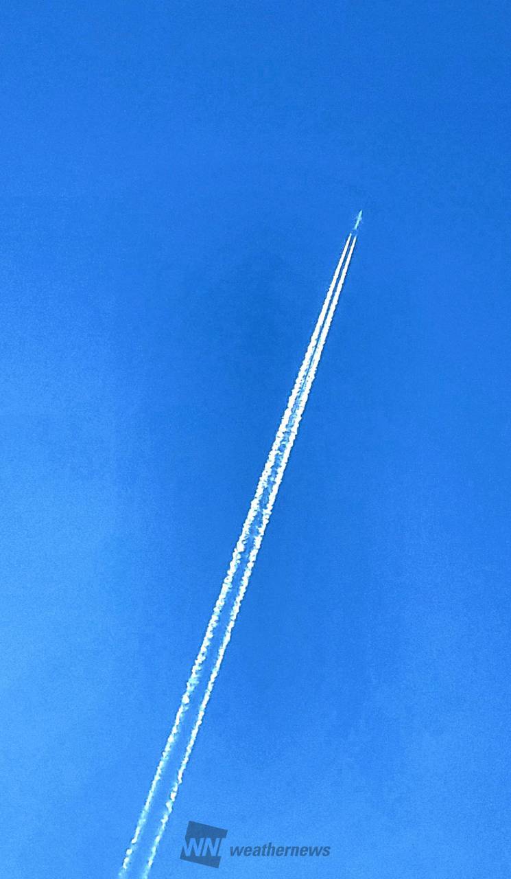 雲の上 まっすーーぐ伸びる雲 注目の空の写真 ウェザーニュース