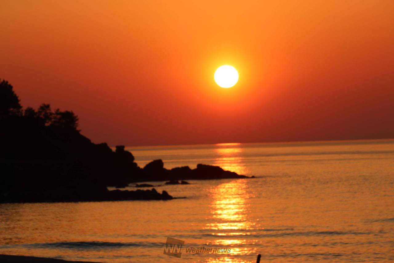 【中古】 空ねこのひげ夕日のしずく 鮮やかに染まる夕焼け空 注目の空の写真 ウェザーニュース