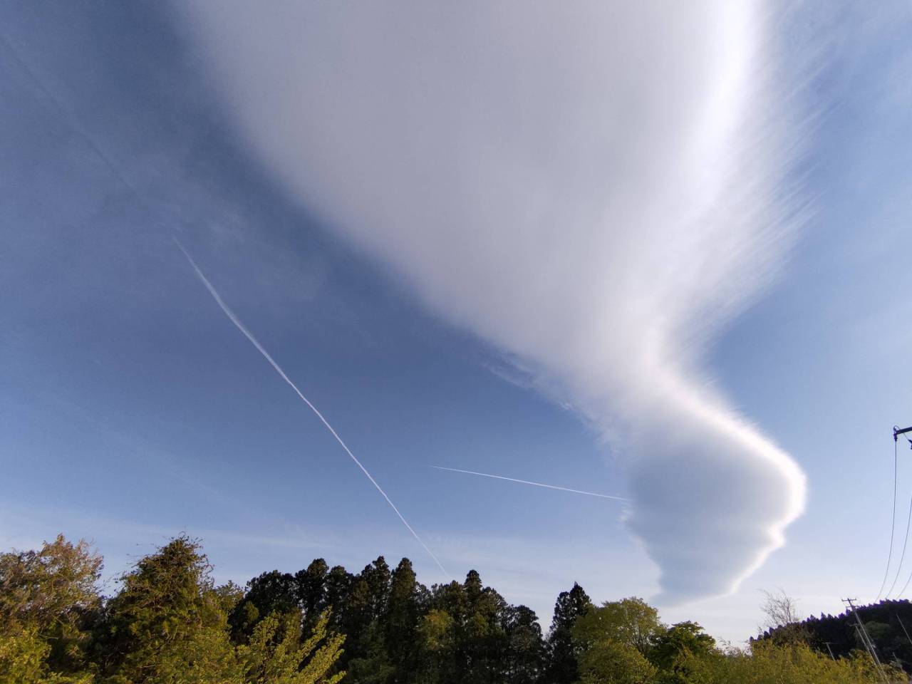 にょろりと伸びる「吊るし雲」 注目の空の写真 ウェザーニュース