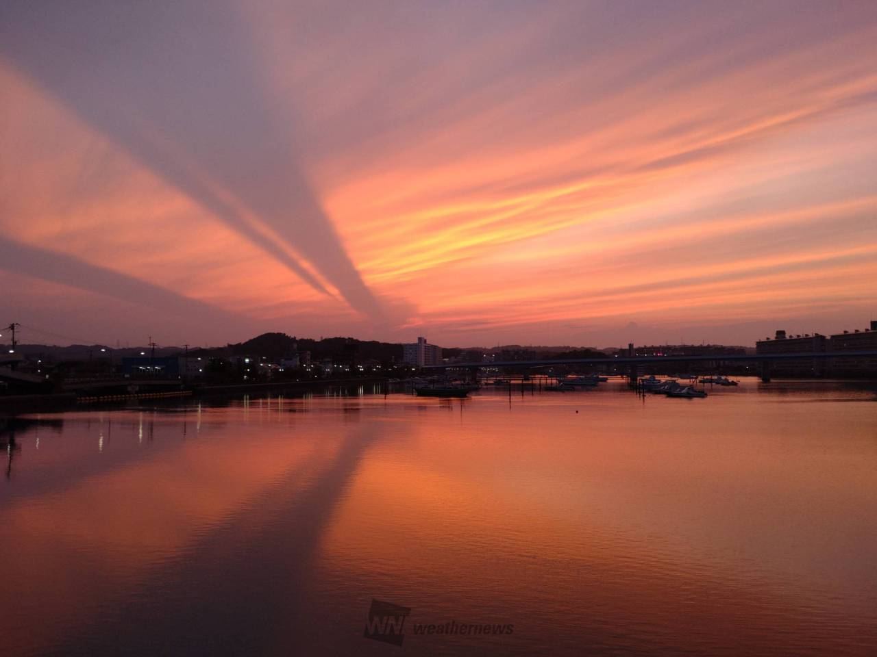 アートのような夕焼け 注目の空の写真 ウェザーニュース