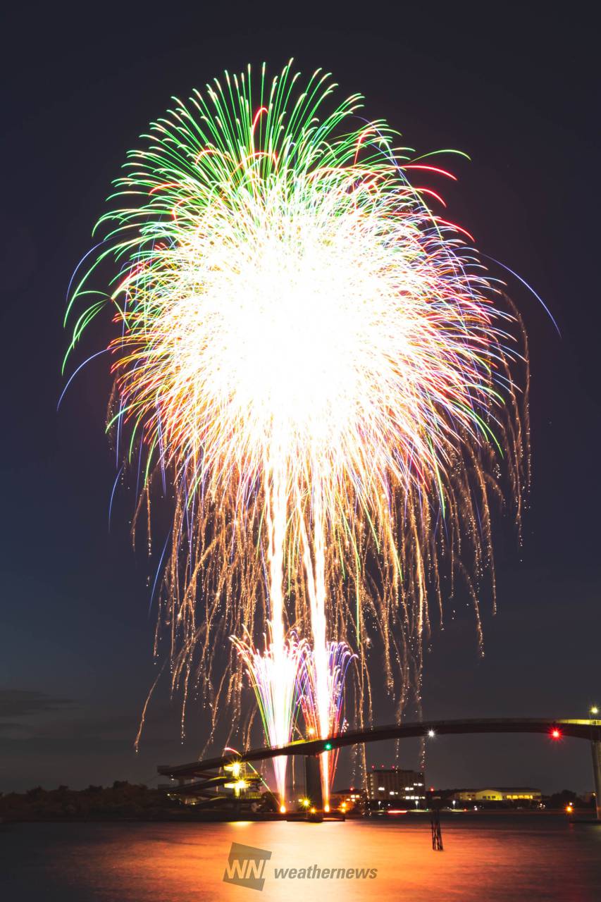夜空に咲く花火 注目の空の写真 ウェザーニュース