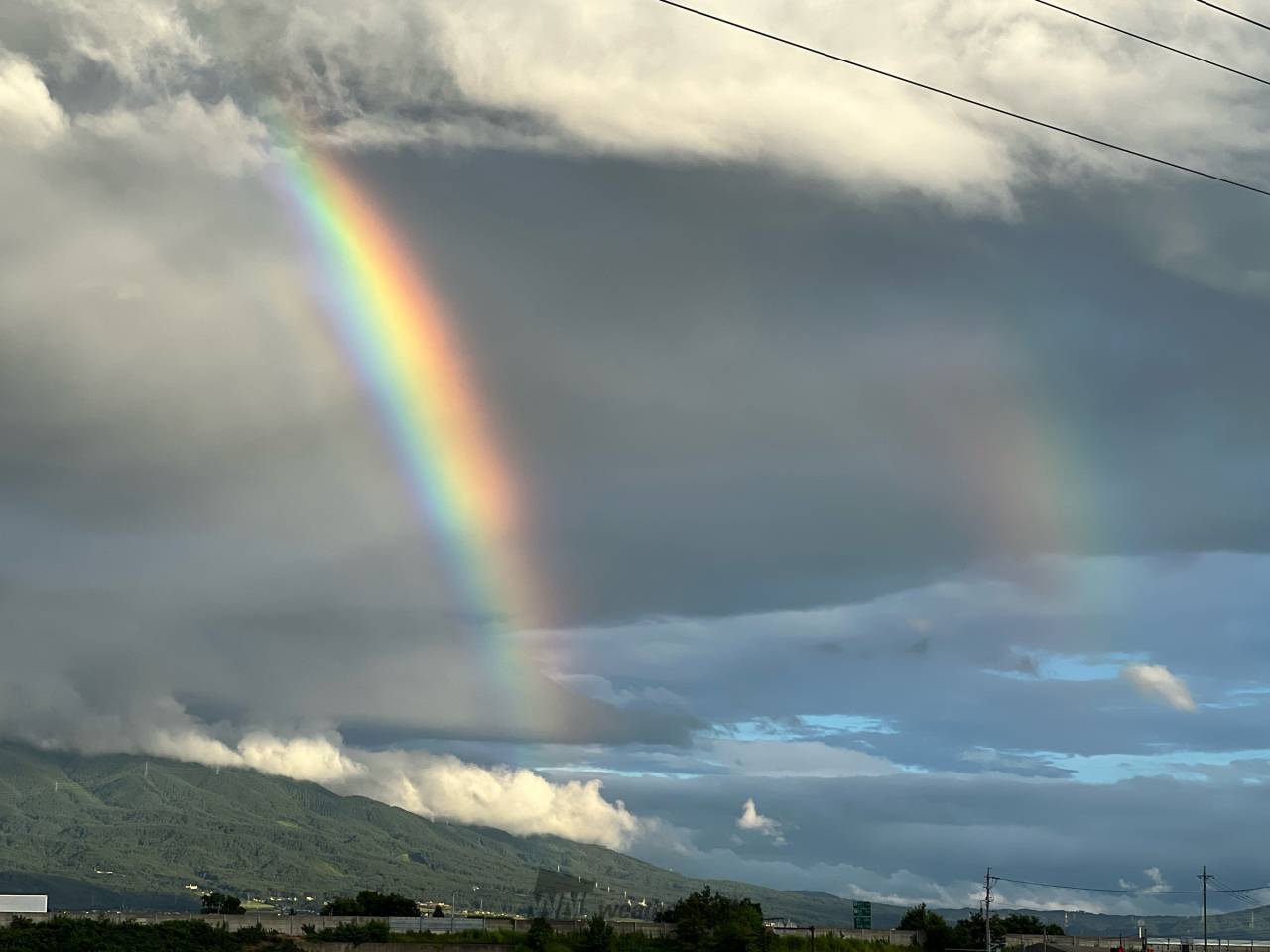 雨上がりの空に虹 注目の空の写真 ウェザーニュース