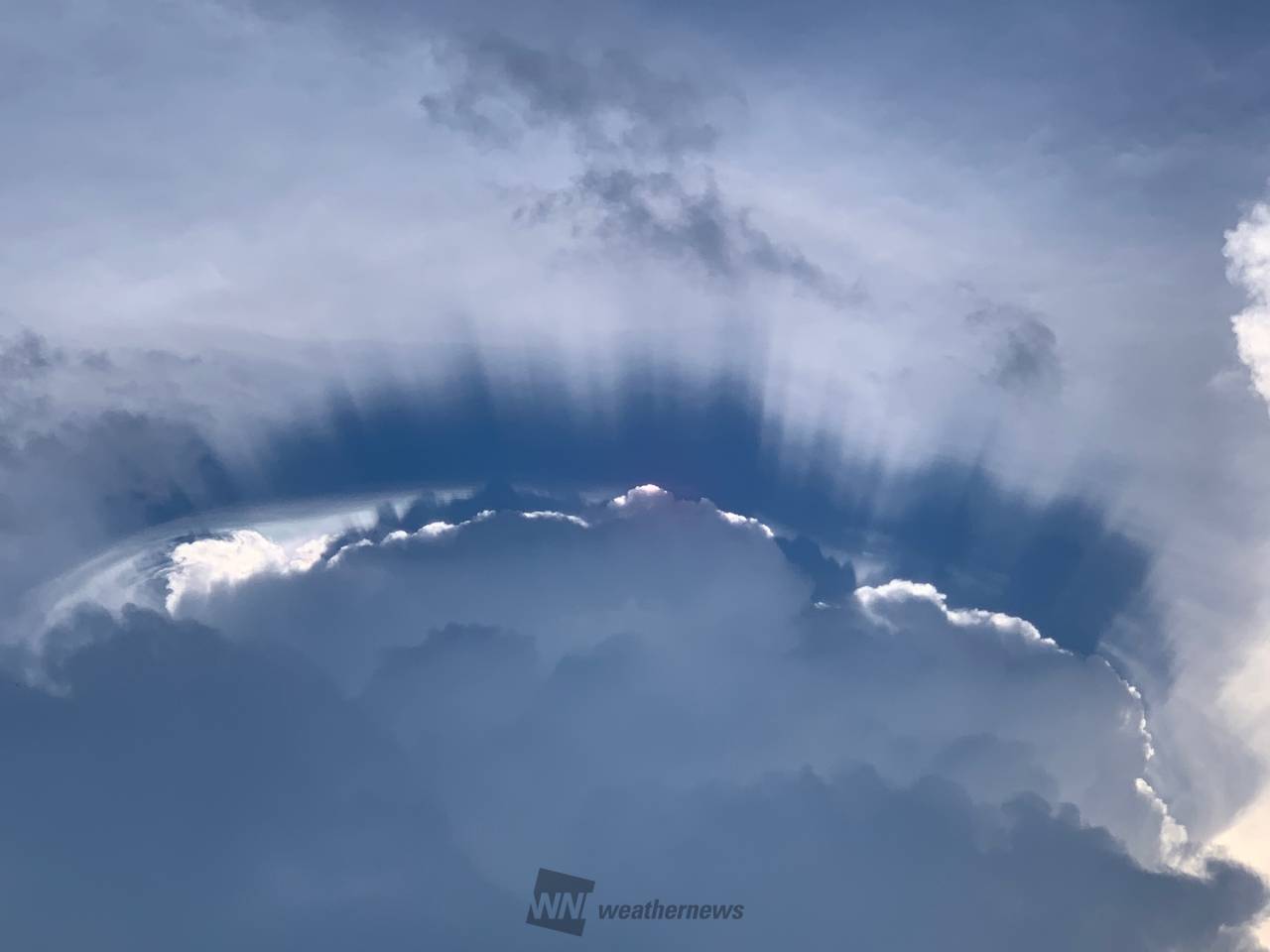 怪しい雲が七色に？ 注目の空の写真 ウェザーニュース