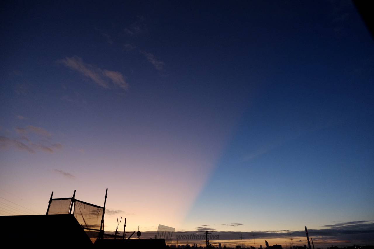 空の色 二色に分かれた朝の空 注目の空の写真 ウェザーニュース