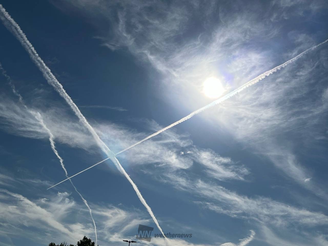 長～い飛行機雲 注目の空の写真 ウェザーニュース