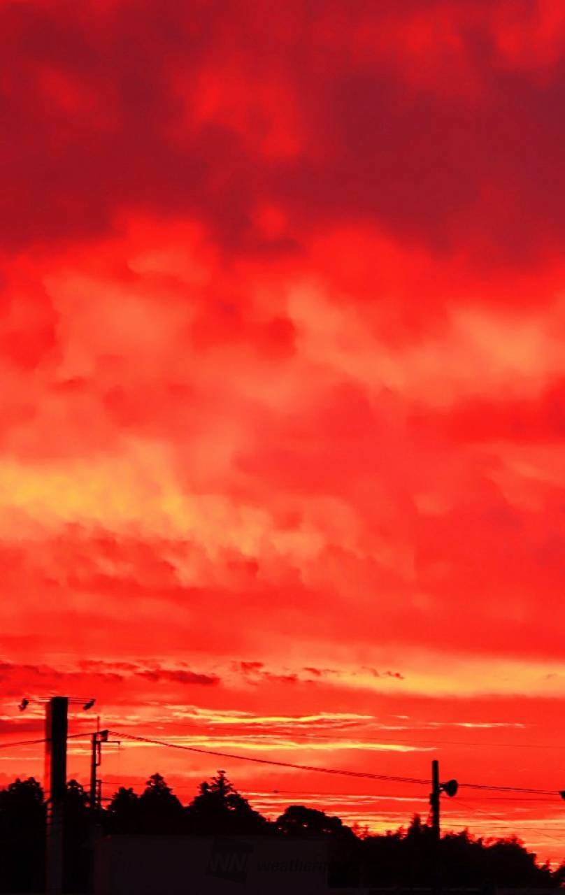 赤い空 赤く染まる朝空 注目の空の写真 ウェザーニュース