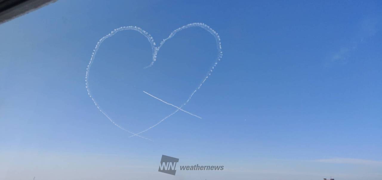 プルーインパルスが華麗な飛行 注目の空の写真 ウェザーニュース