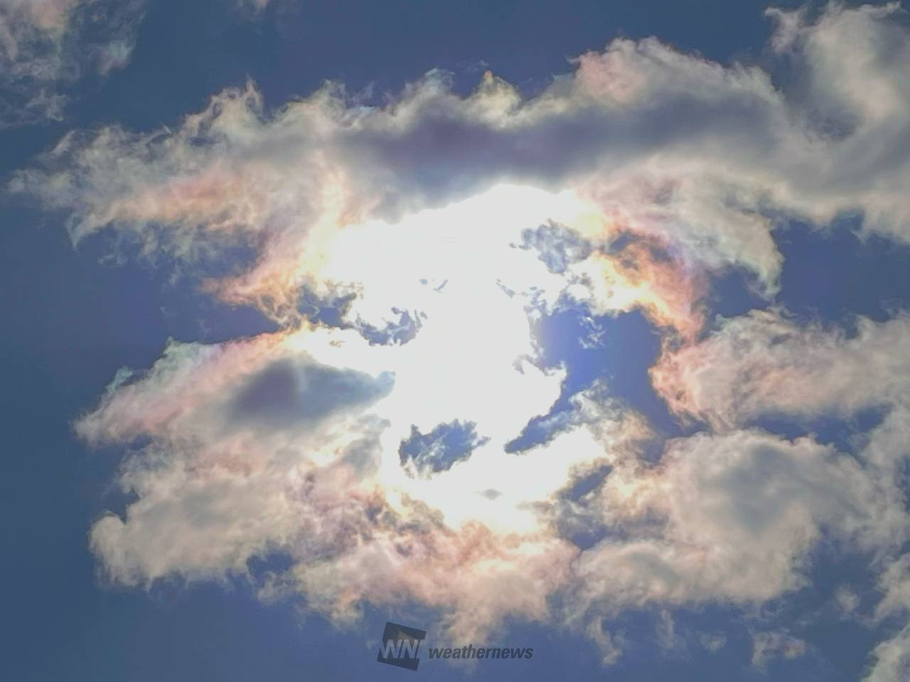 虹色の雲「彩雲」 注目の空の写真 ウェザーニュース