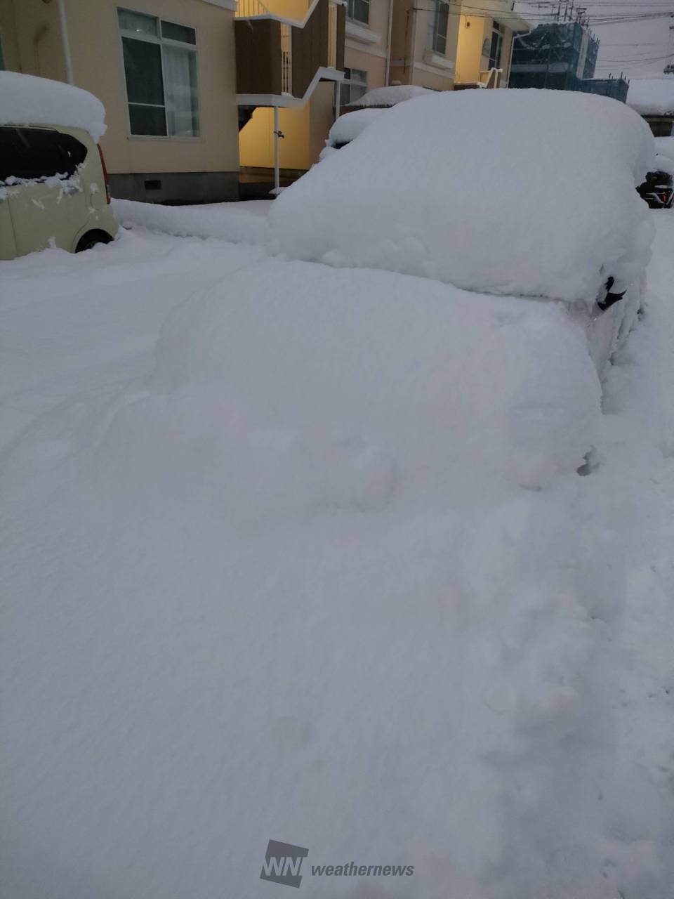 車の上に高く降り積もる雪 注目の空の写真 ウェザーニュース