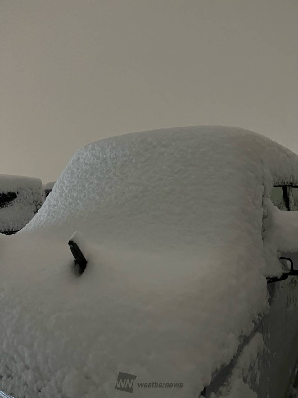 車の上に高く降り積もる雪 注目の空の写真 ウェザーニュース