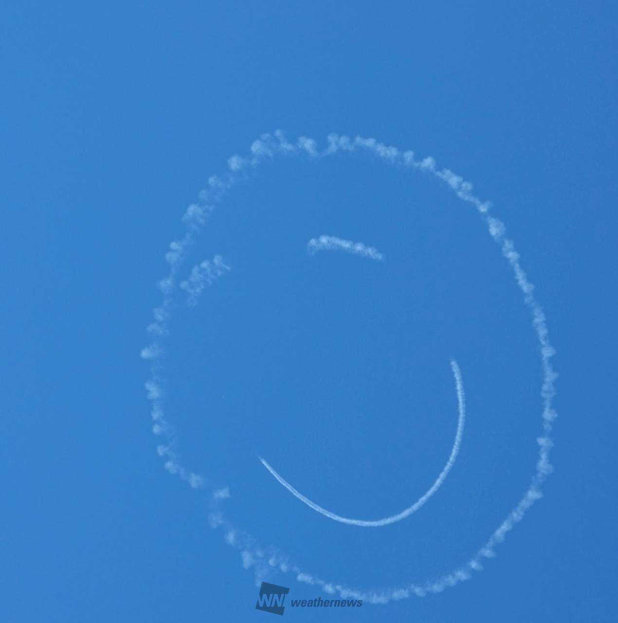 みるに様 確認用(*'▽'*)♪ 青空にニコちゃんマーク 注目の空の写真 ウェザーニュース