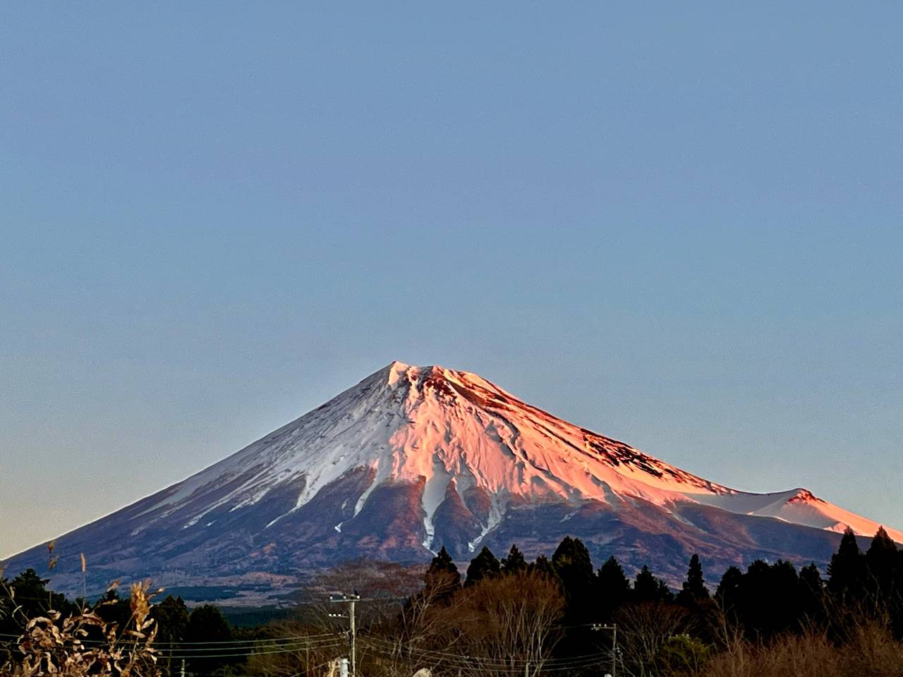 朝陽に照らされる富士山 注目の空の写真 ウェザーニュース
