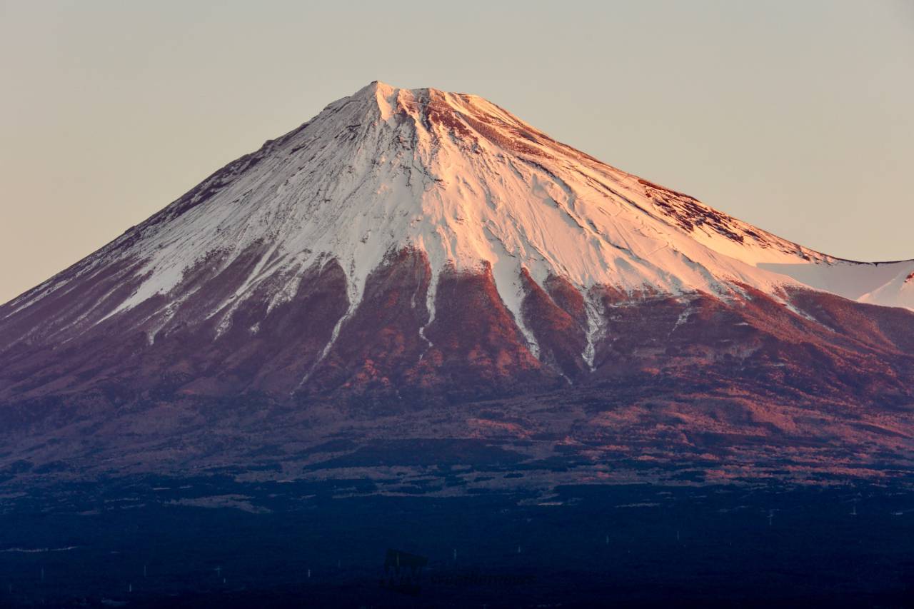 朝陽に照らされる富士山 注目の空の写真 ウェザーニュース