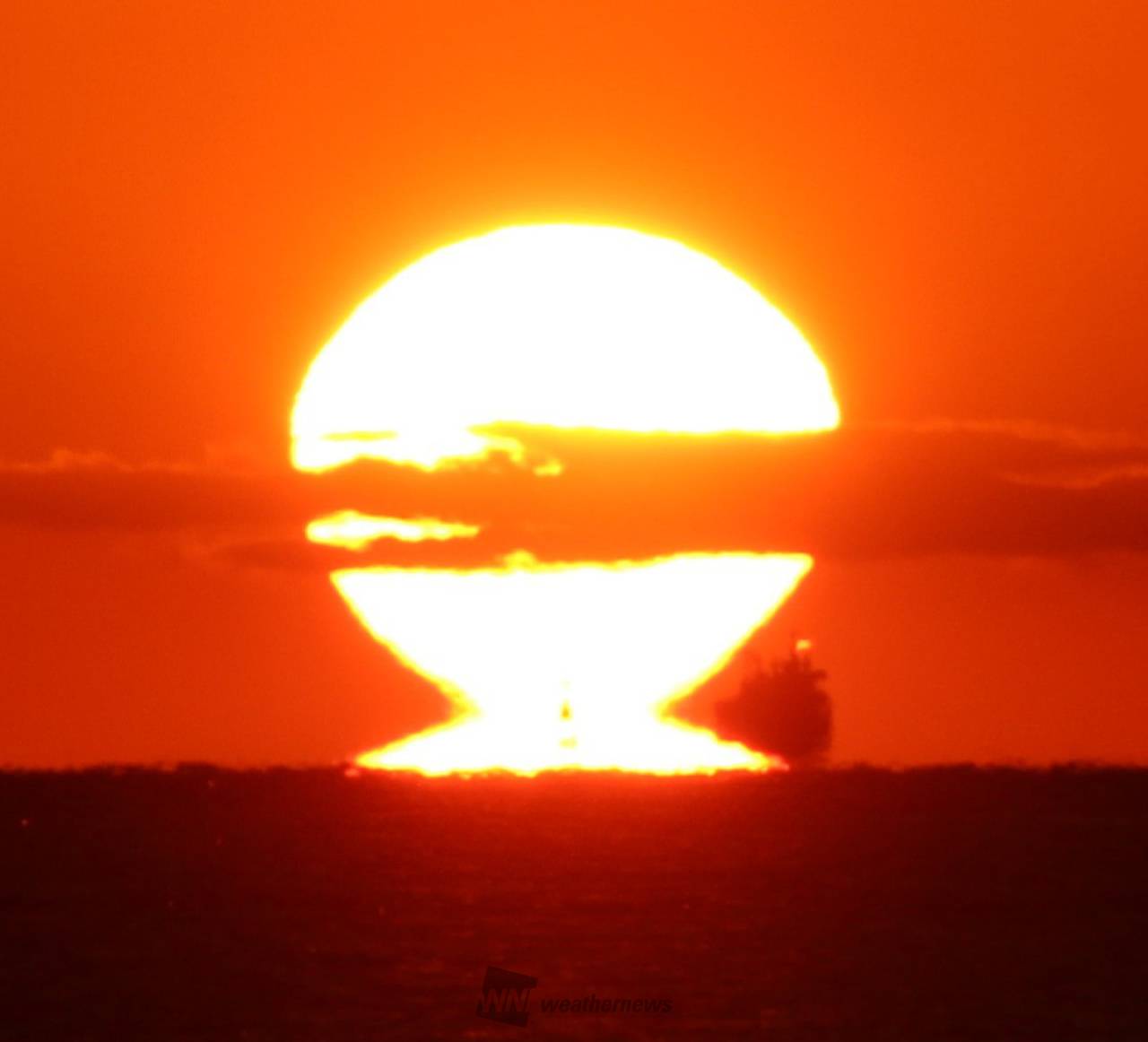 だるま夕日が現る 注目の空の写真 ウェザーニュース