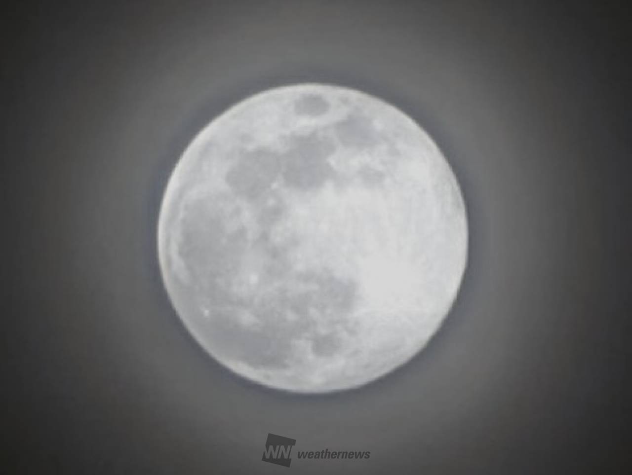 満月 今年最大の満月 2023年のスーパームーンは「スーパーブルームーン