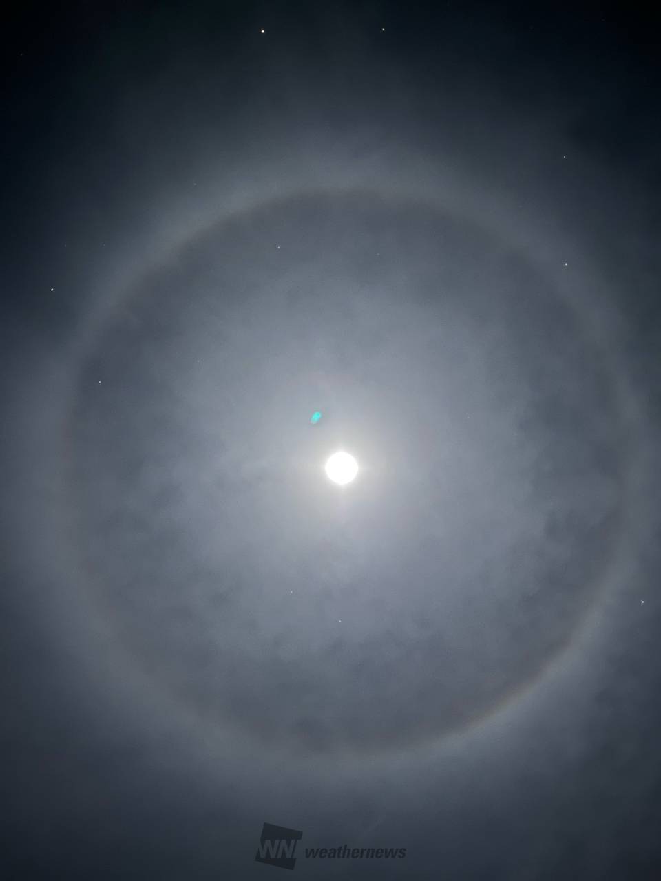 月 の 周り に 輪っか