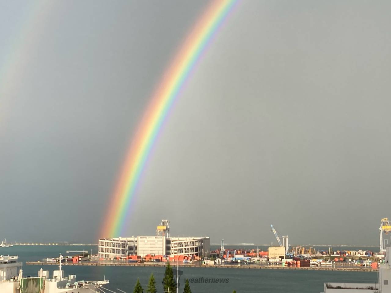 沖縄の空にダブルレインボー 注目の空の写真 ウェザーニュース