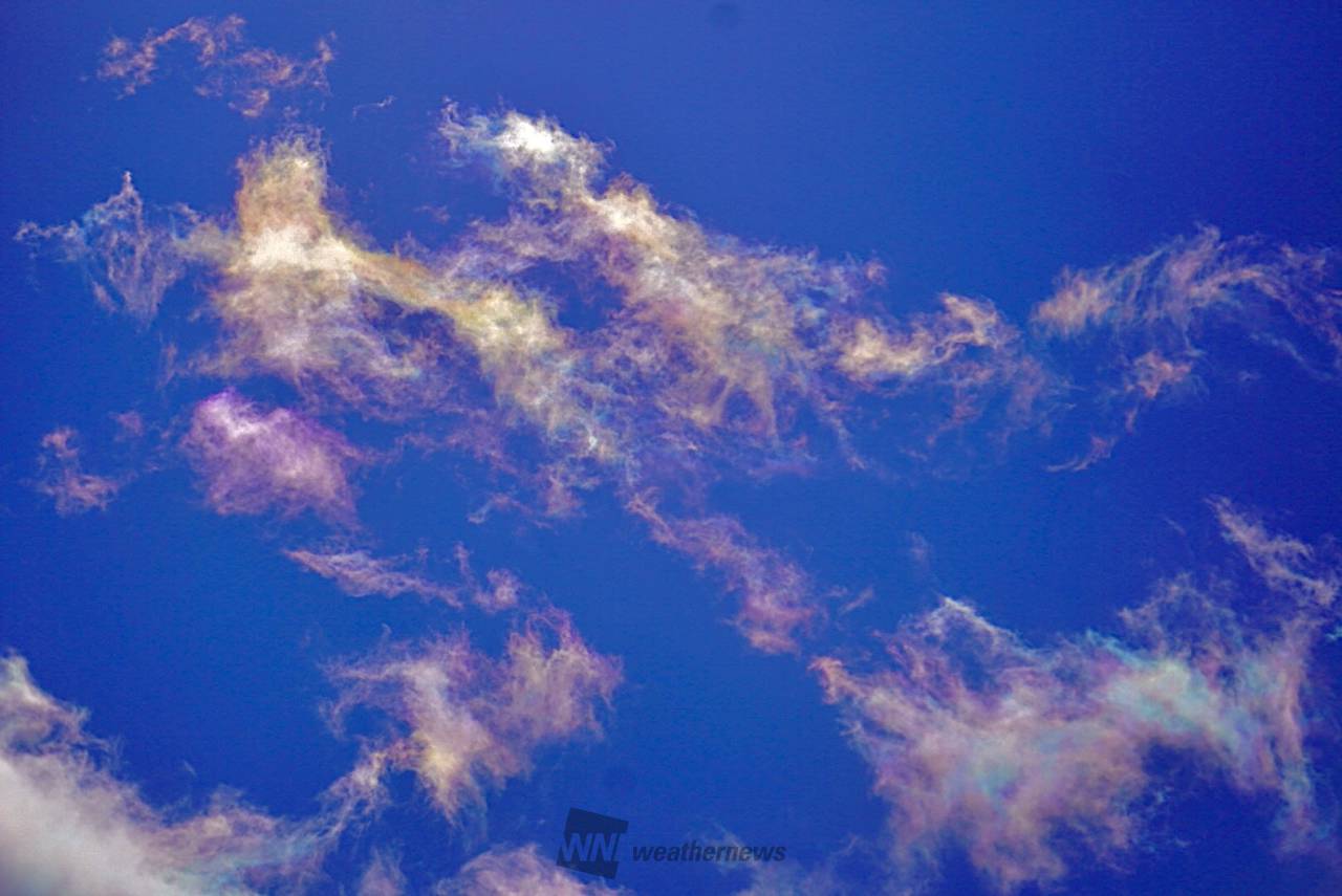 虹色の雲「彩雲」 注目の空の写真 ウェザーニュース