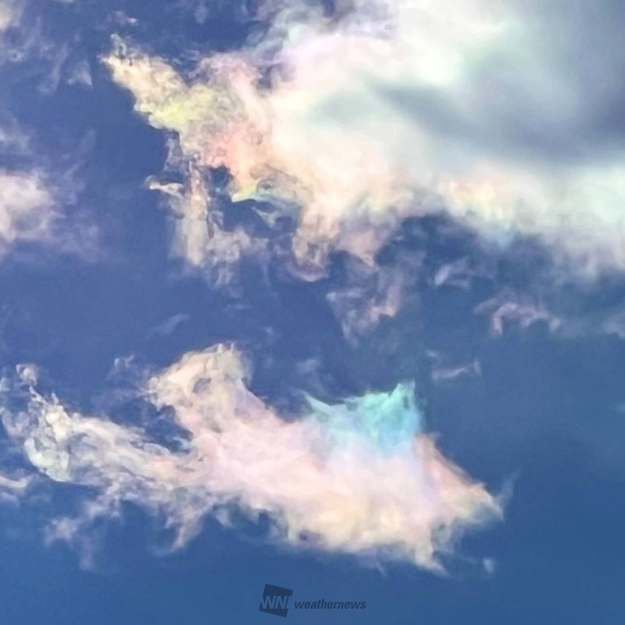 虹色の雲「彩雲」 注目の空の写真 ウェザーニュース