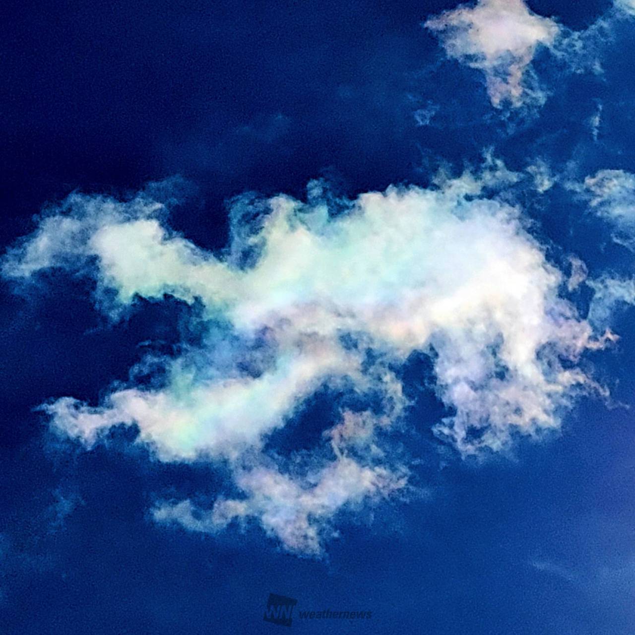 虹色の雲「彩雲」 注目の空の写真 ウェザーニュース
