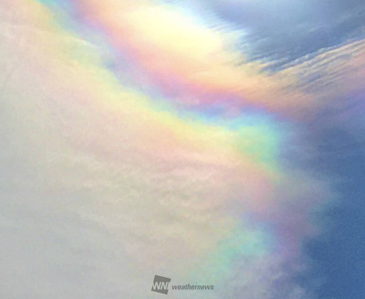 虹色に輝く雲 注目の空の写真 ウェザーニュース