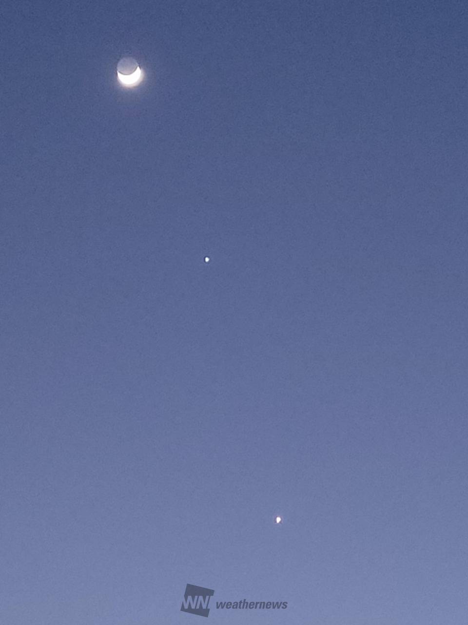 細い月と木星のコラボ 注目の空の写真 ウェザーニュース