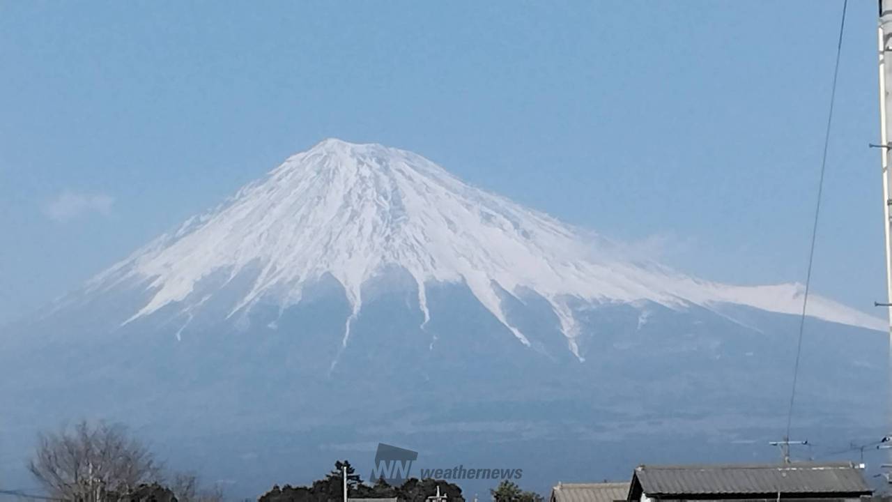 少し霞んだ春の富士山 注目の空の写真 ウェザーニュース